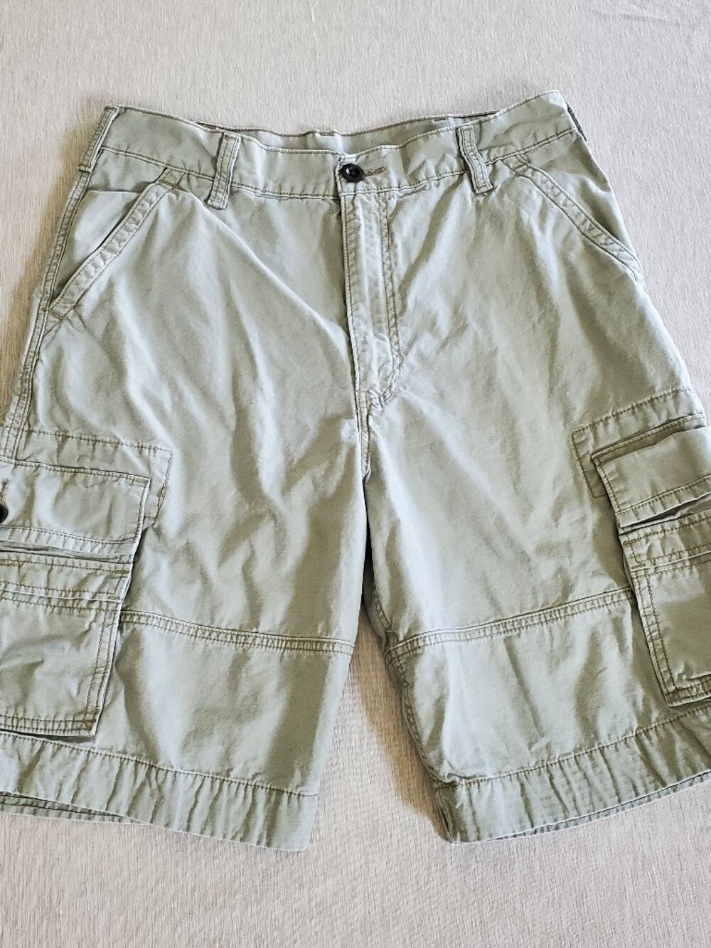 VINTAGE Levi's Men's Cargo Shorts Beige Size 34 Y2K Baggy Skater
